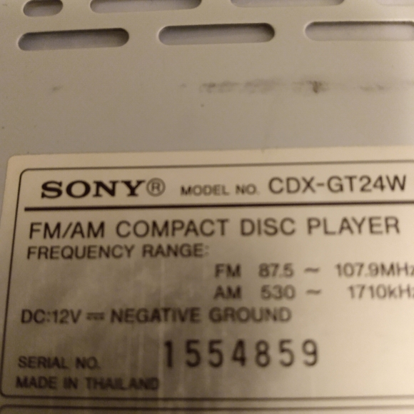 Sony CDX-GT24W Vintage CD player - Picture 6 of 7